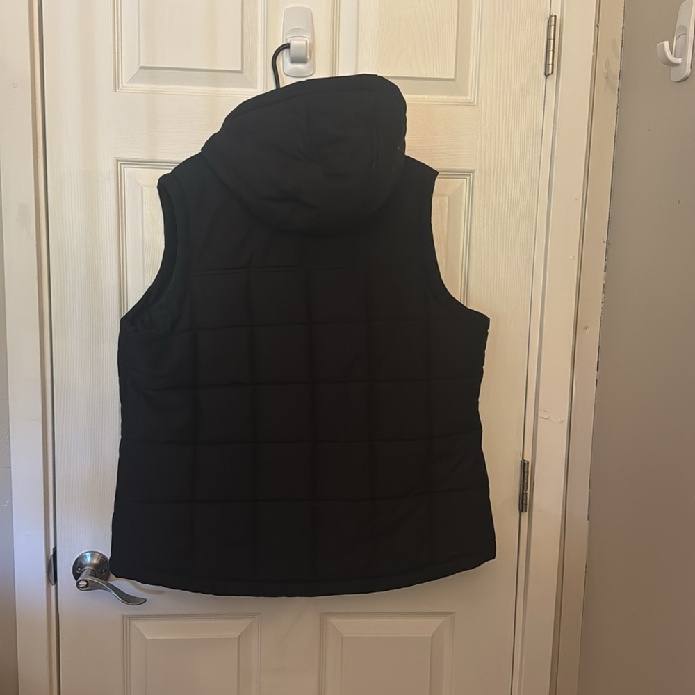 Women’s Eddie Bauer Black Puffer Vest Faux Fur Lined with Hood Size 2XL - Picture 4 of 4